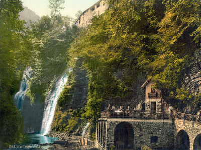 Cascade à Osteno, en 1900 par Photoglob N°0000001564