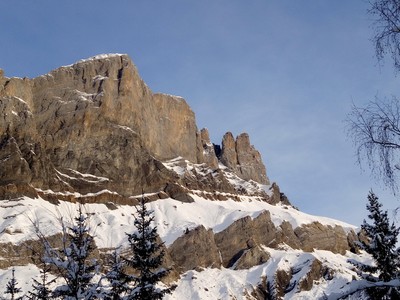 Le couloir de la Dent est celui dans l'ombre. Le couloir de la Dent est celui dans l'ombre.