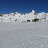 Sur le lac de Miserin vue sur les Monts Dela et Glacier
