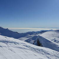 Vue du sommet 3021 m, les Alpes Liguriennes à l'horizon