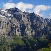 Le Grain, planté au milieu de l'arête Tenneverge - Barma aux Feies
