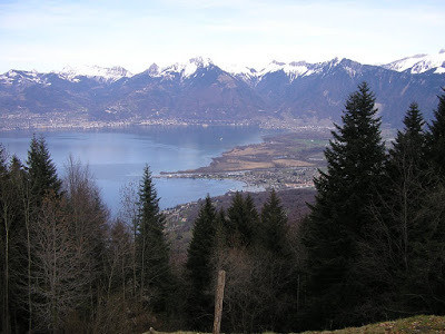 Le bout du lac Léman depuis le haut de St Gingolph Suisse. Crédit photo : Asociation Lou Vionnets