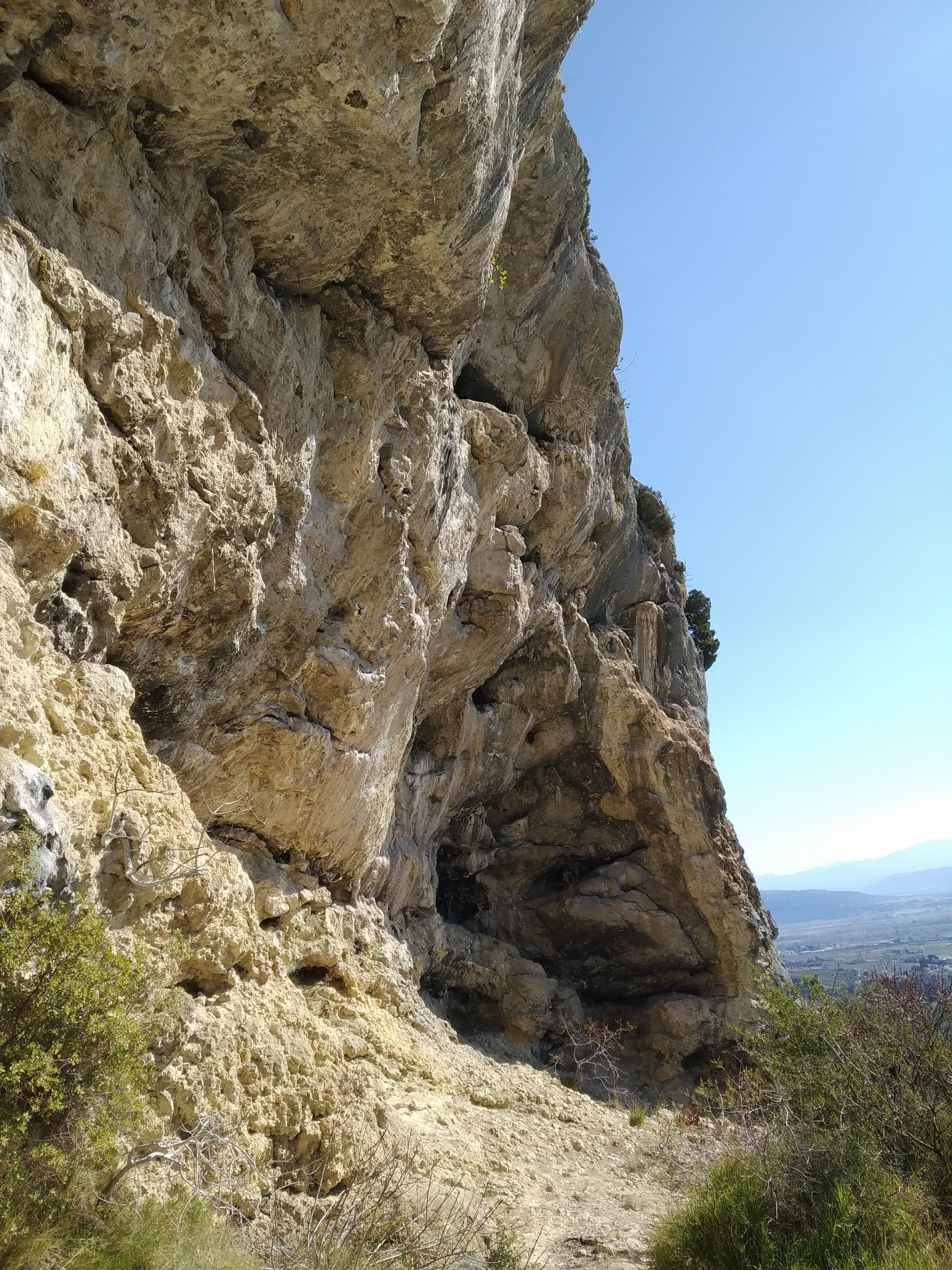 Volx, La Grotte (partie droite)