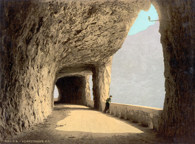 Route taillée dans la falaise sur le lac d'Uri, en 1900 par Photoglob N°0000001151 Route taillée dans la falaise sur le lac d'Uri, en 1900 par Photoglob N°0000001151