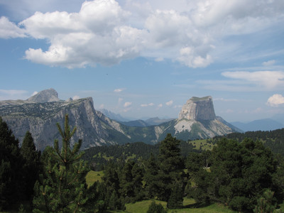Belvédère sur le Mont Aiguille depuis le Pas de la Chèvrerie (Crédit photo : Vincent Cabot) Belvédère sur le Mont Aiguille depuis le Pas de la Chèvrerie (Crédit photo : Vincent Cabot)