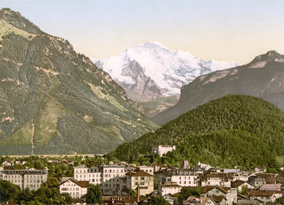 Interlaken et Jungfrau, en 1900 par Photoglob N°0000017581