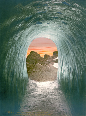 Station Eigergletscher, vue d'une grotte glaciaire en 1900 par Photoglob N°0000017266