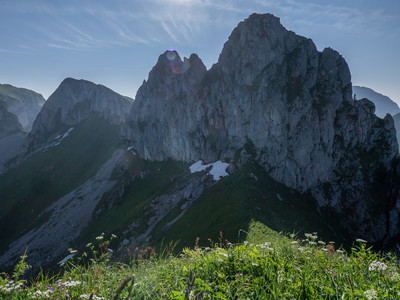 Vue sur le sommet de l'Aiguille de Darbon. © www.sentier-nature.com