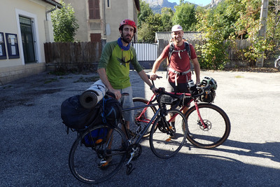 Arrivée à la gare de Clelles et départ en vélo Arrivée à la gare de Clelles et départ en vélo