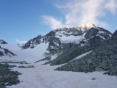 Au pied du glacier de Pièce