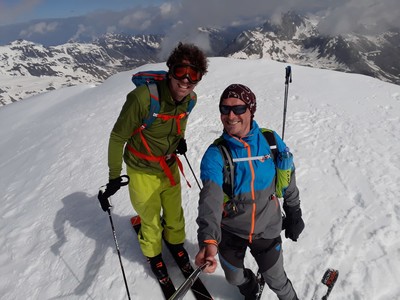Au sommet, avec mon pote