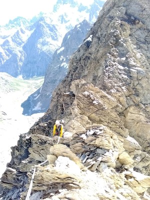 Section en moins bon rocher à l'ouest du col de Vaccivier