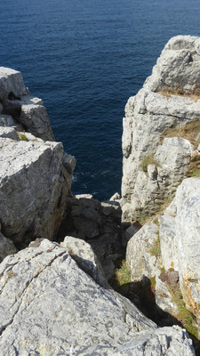 Vue sur la "goulotte" menant au rappel de la Grande Falaise Vue sur la "goulotte" menant au rappel de la Grande Falaise