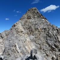 Le vrai sommet de l'Aiguille des Corneillets vu depuis l'antécime