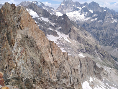 Arête E du Gény vue depuis le sommet de la Tête du Rouget Arête E du Gény vue depuis le sommet de la Tête du Rouget