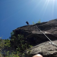 Voilà ce qui arrive quand on photographie ses doigts, on se retrouve avec des arrières-plans sans rapport avec le sujet.