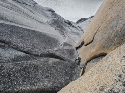 Vue sur l'ensemble de la voie depuis le relais sommital Vue sur l'ensemble de la voie depuis le relais sommital