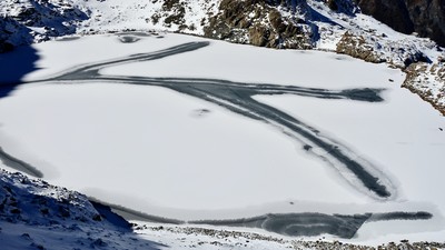 Lac de Raye Chevrère - Un calligraphe inspiré est passé par là
