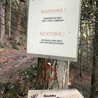 Quitter le chemin du Dailley et bifurquer à droite en suivant Bouddha...