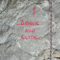 Bonnie and Clyde (nom au pied de la voie)