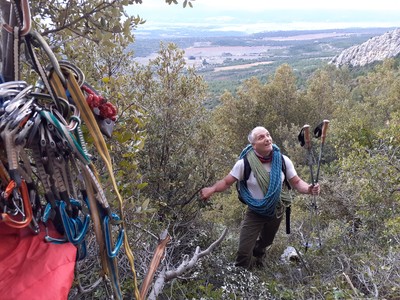 Jean-Luc arrive à l'attaque : grand sourire ^__^ Mais faisons vite, qu'on monte avant la pluie annoncée !!!!!! Jean-Luc arrive à l'attaque : grand sourire ^__^ Mais faisons vite, qu'on monte avant la pluie annoncée !!!!!!