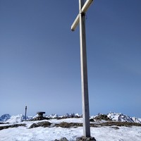 Grand Chatelard : au sommet croix + table d'orientation + panneau indicateur