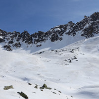 La traversée sous les couloirs, vu depuis la montée au col  Sereina