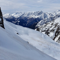 Départ de la descente en direction de l'épaule de l'arête W de la tête des Fra