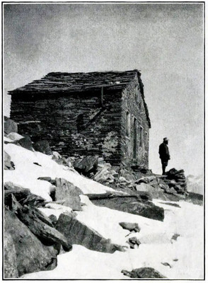 Cabane du Cervin par Aubrey Le-Blond / Elisabeth Hawkins-Whitshed Cabane du Cervin par Aubrey Le-Blond / Elisabeth Hawkins-Whitshed