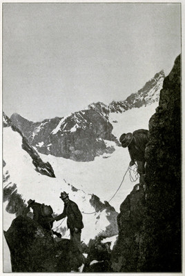 Descente de l'Untergabelhorn, au fond le Rothorn de Zinal par Aubrey Le-Blond / Elisabeth Hawkins-Whitshed Descente de l'Untergabelhorn, au fond le Rothorn de Zinal par Aubrey Le-Blond / Elisabeth Hawkins-Whitshed