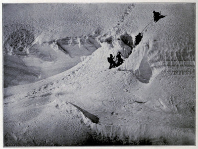 Passage de crevasse Aubrey Le-Blond / Elisabeth Hawkins-Whitshed Passage de crevasse Aubrey Le-Blond / Elisabeth Hawkins-Whitshed