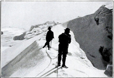 Au bord d'une crevasse par Aubrey Le-Blond / Elisabeth Hawkins-Whitshed Au bord d'une crevasse par Aubrey Le-Blond / Elisabeth Hawkins-Whitshed