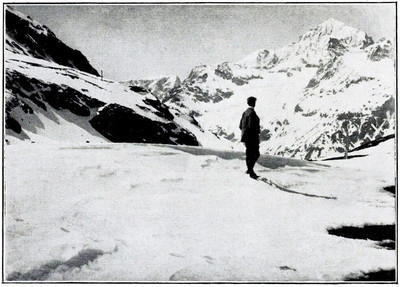 Dent Blanche en hiver par Aubrey Le-Blond / Elisabeth Hawkins-Whitshed Dent Blanche en hiver par Aubrey Le-Blond / Elisabeth Hawkins-Whitshed