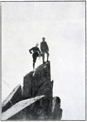 Aiguille à Chamonix par Aubrey Le-Blond / Elisabeth Hawkins-Whitshed Aiguille à Chamonix par Aubrey Le-Blond / Elisabeth Hawkins-Whitshed