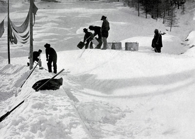 Piste de luge par Aubrey Le-Blond / Elisabeth Hawkins-Whitshed Piste de luge par Aubrey Le-Blond / Elisabeth Hawkins-Whitshed