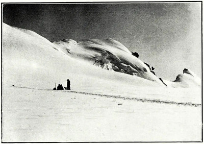 Halte dans la neige par Aubrey Le-Blond / Elisabeth Hawkins-Whitshed Halte dans la neige par Aubrey Le-Blond / Elisabeth Hawkins-Whitshed