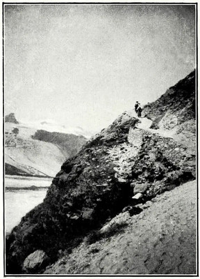 Chemin de montagne par Aubrey Le-Blond / Elisabeth Hawkins-Whitshed Chemin de montagne par Aubrey Le-Blond / Elisabeth Hawkins-Whitshed