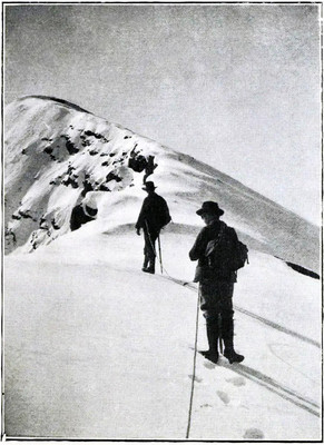 Sur une arête des Alpes bernoises par Aubrey Le-Blond / Elisabeth Hawkins-Whitshed Sur une arête des Alpes bernoises par Aubrey Le-Blond / Elisabeth Hawkins-Whitshed