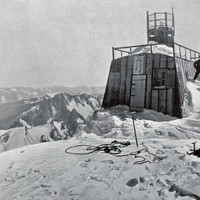 Sommet du Mont Blanc avec sa boite de conserve par Braun