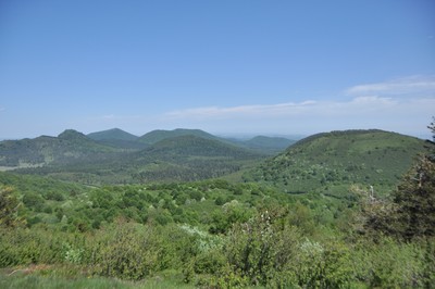Volcans au nord de la chaîne des Puys - Anne-Marie Juliet