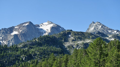 Le mont et tête Paramont , au premier plan Chante Colmet