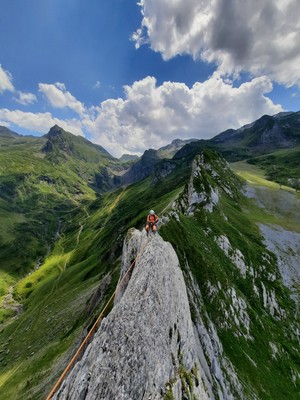 [Concours Photo Sophie 2022] Sur la taillante du Pène Sarrière