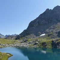 Lacs du Tachuy : Le premier lac, un peu à l'écart du chemin, en montant au col du Tachuy versant N