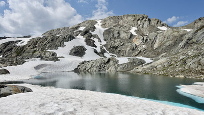 Lac du mont Freduaz avec la pointe méridionale de Freduaz en arrière plan ou la pointe S de la Louïe Blanche, Lac du mont Freduaz avec la pointe méridionale de Freduaz en arrière plan ou la pointe S de la Louïe Blanche,