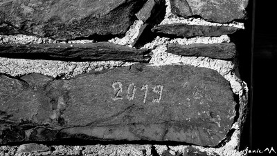 Date sur le jambage de gauche