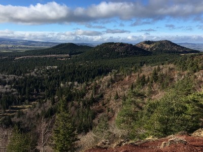 Puys de Montchal et du Pourcharet depuis le puy de la Vache - Anne-Marie Juliet