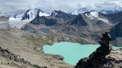[Concours Photo Sophie 2021] Lac Ala-Kul depuis le col Ala-Kul (3860 m) - Hautes vallées du Tien-Shan (Kirghizistan).