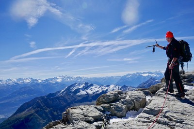 [Concours Photo Sophie 2021] Au bout du piolet le Grand Combin.
