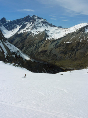 Dernière descente sur Maljasset, sur fond de Font Sancte