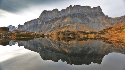 [Concours Photo Sophie 2021] La chaîne des Fiz se reflète dans le lac de Pormenaz